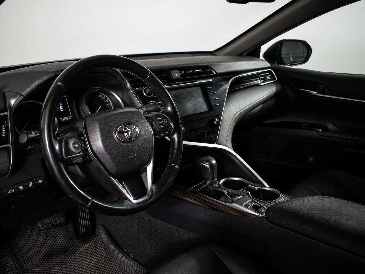 Toyota Camry с пробегом — 2018 год. Фото: #12