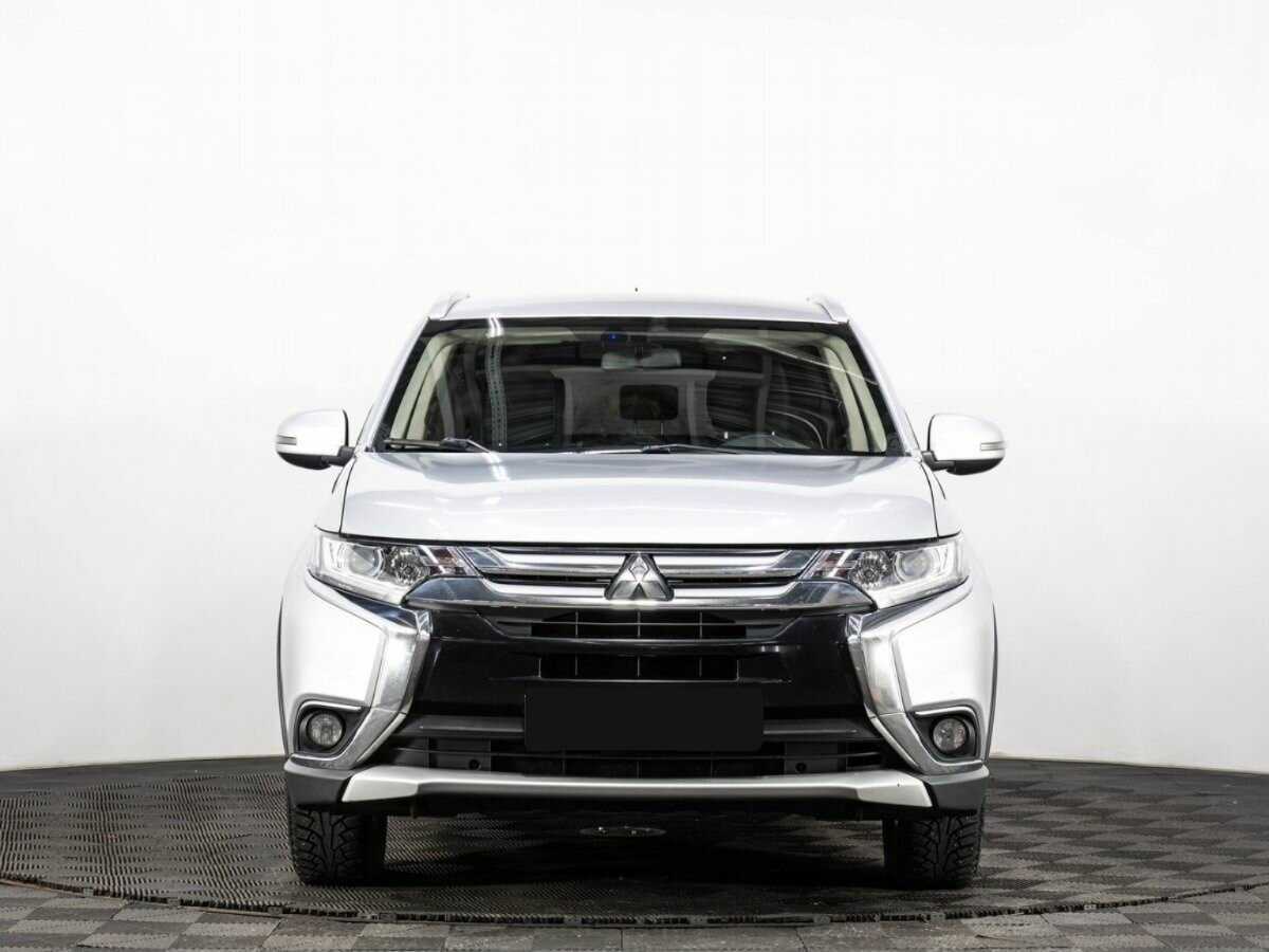 Mitsubishi Outlander с пробегом — 2016 год. Фото: #1