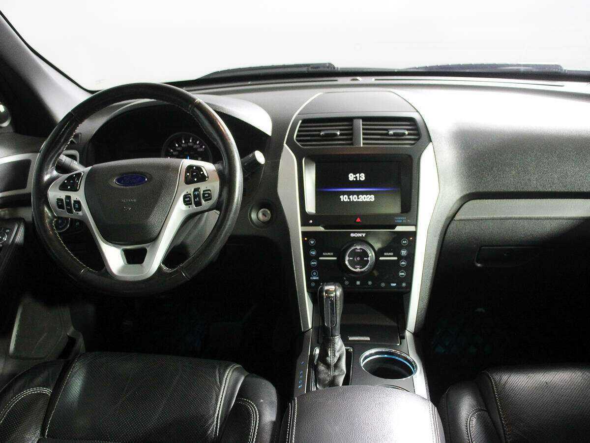 Ford Explorer с пробегом — 2013 год. Фото: #9