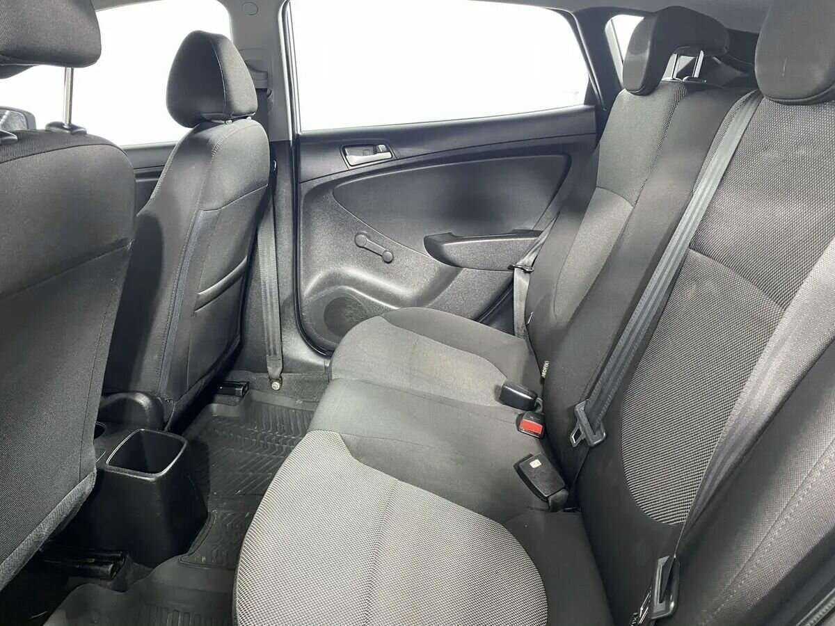 Hyundai Solaris с пробегом — 2014 год. Фото: #8