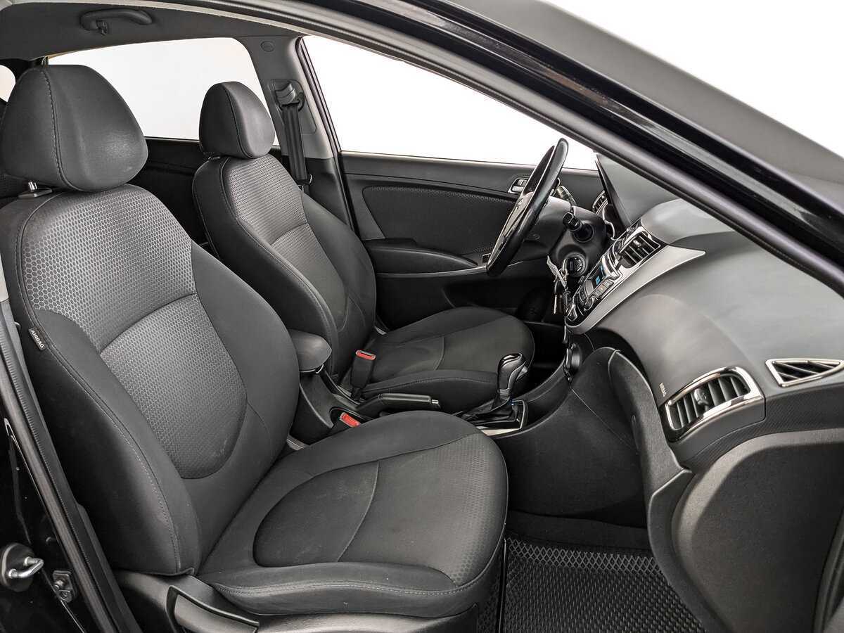 Hyundai Solaris с пробегом — 2015 год. Фото: #18