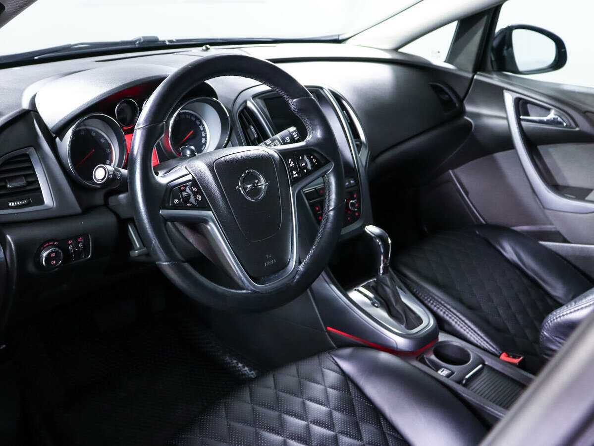 Opel Astra с пробегом — 2014 год. Фото: #11