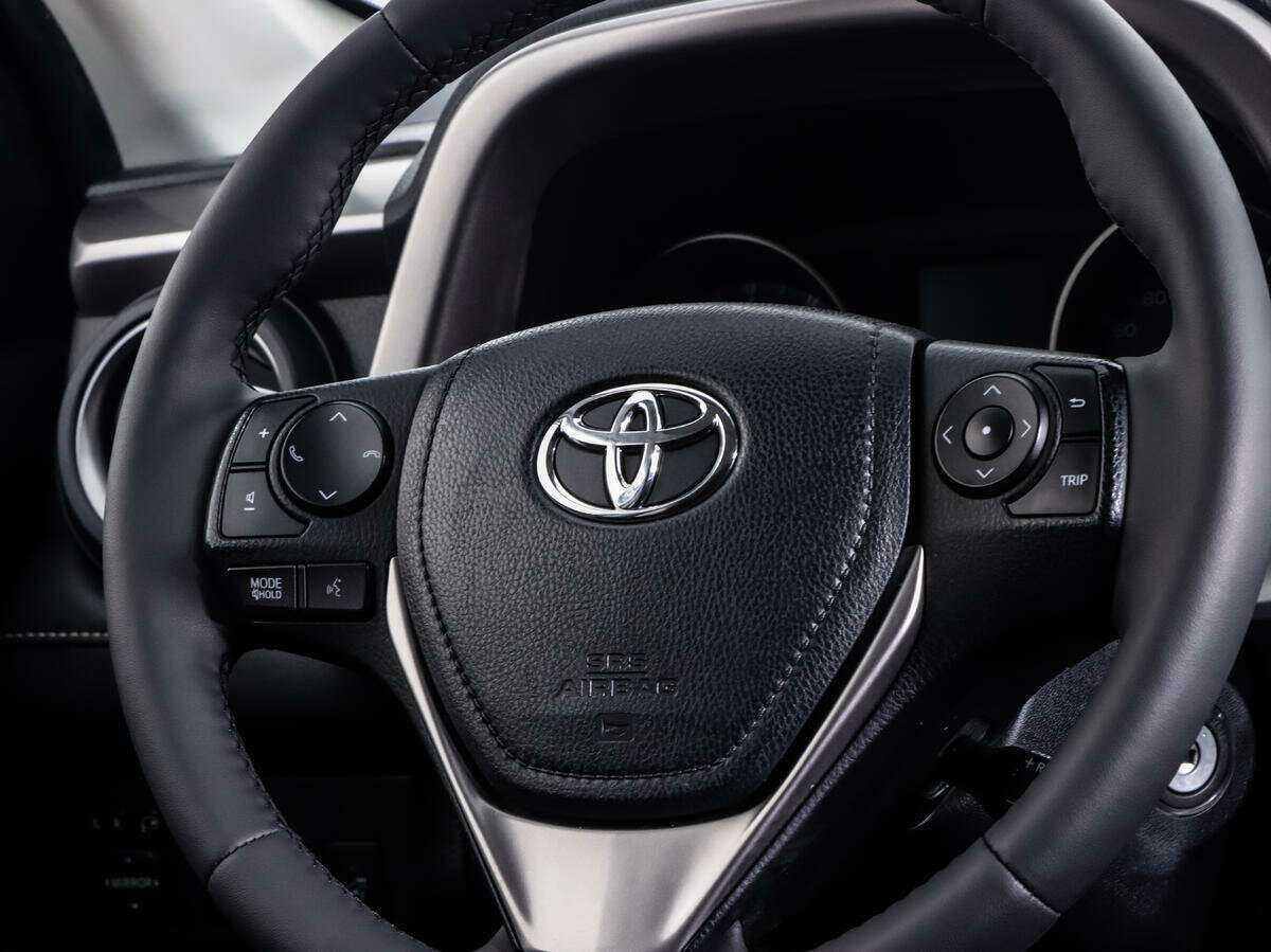 Toyota RAV4 с пробегом — 2017 год. Фото: #10