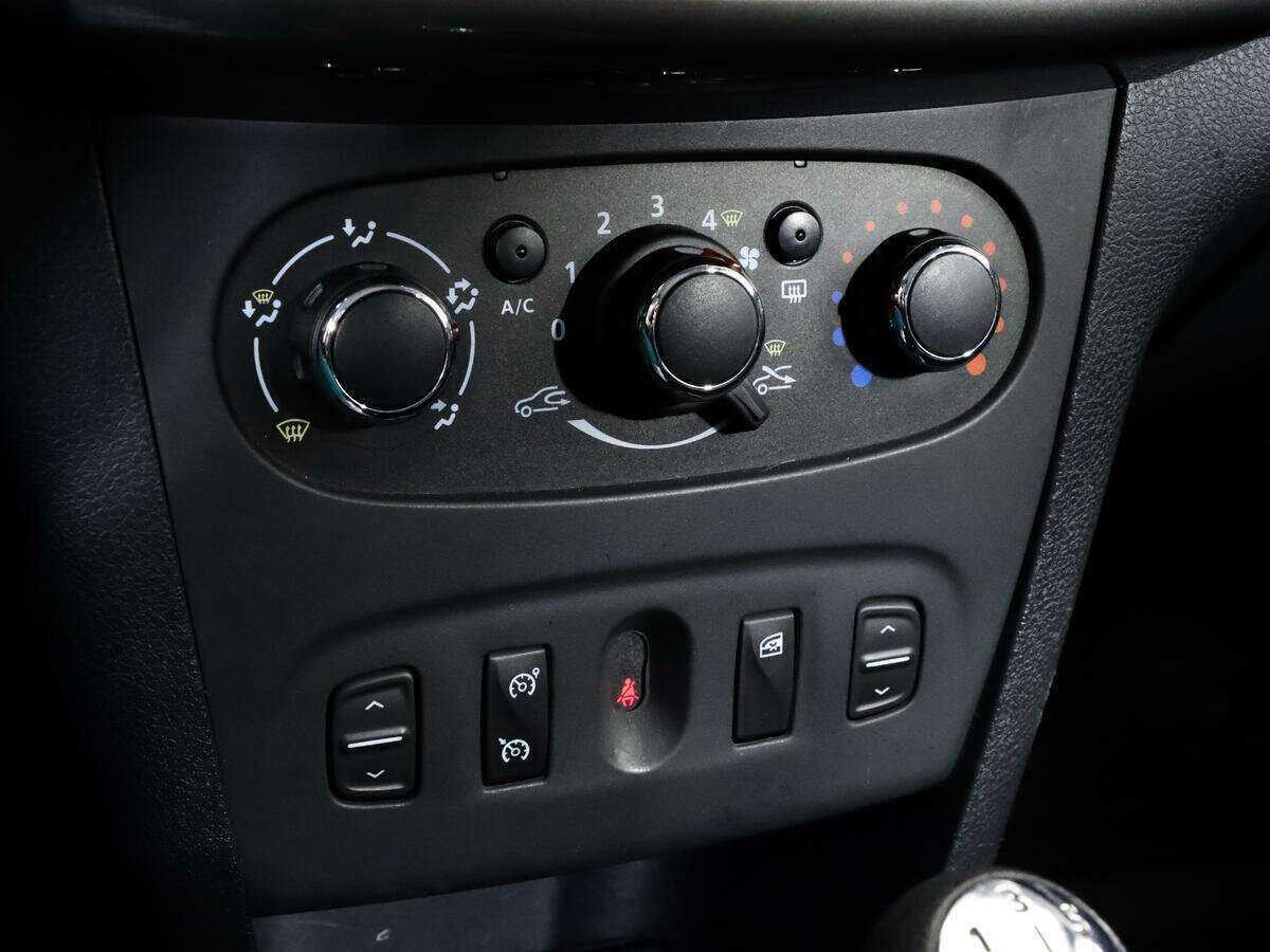 Renault Logan с пробегом — 2017 год. Фото: #12