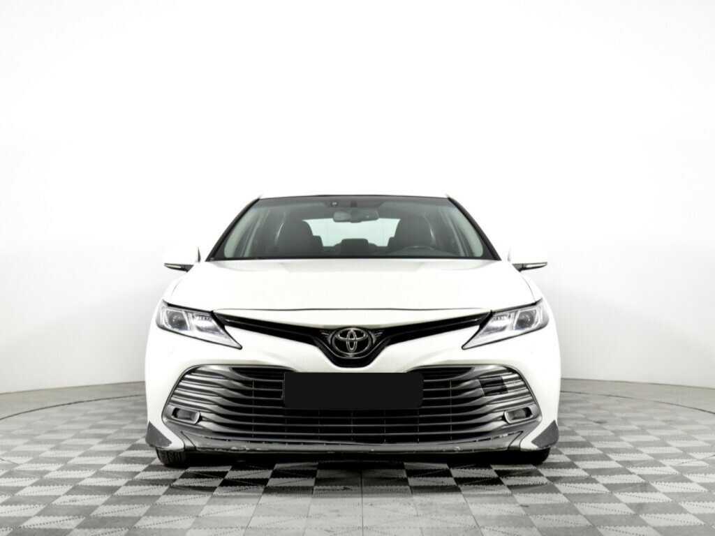 Toyota Camry с пробегом — 2018 год. Фото: #1