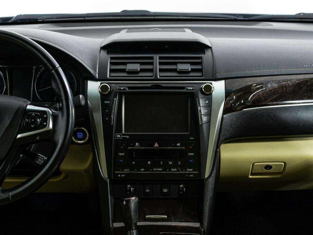 Toyota Camry с пробегом — 2017 год. Фото: #13