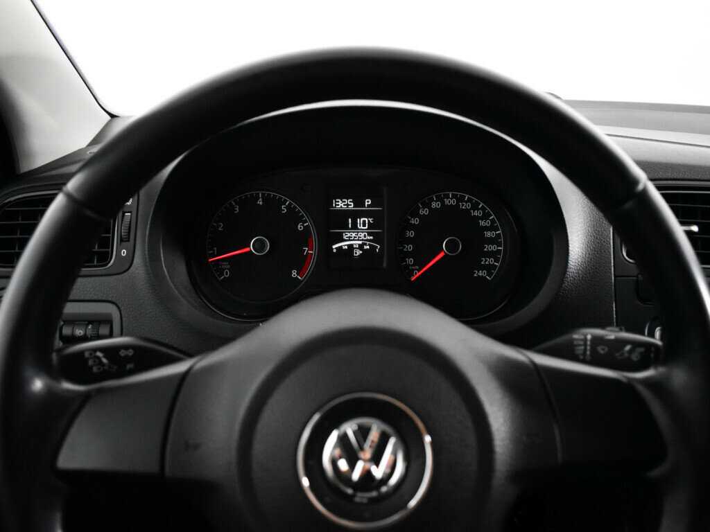 Volkswagen Polo с пробегом — 2015 год. Фото: #10