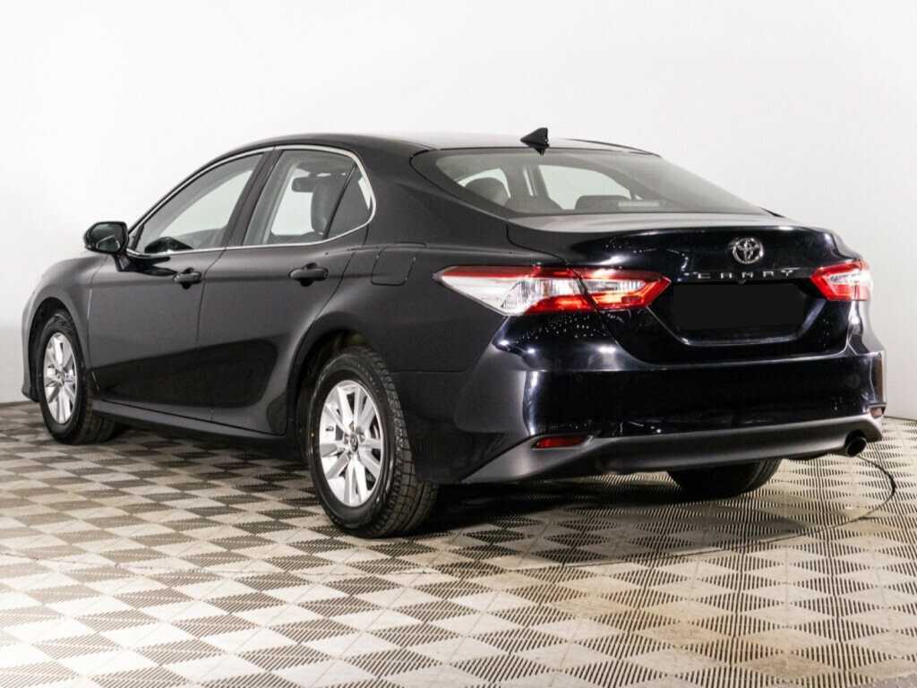 Toyota Camry с пробегом — 2018 год. Фото: #6