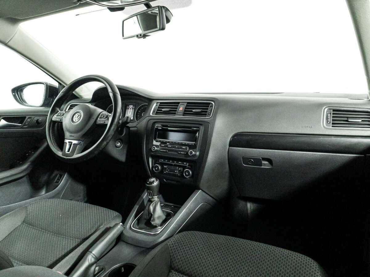 Volkswagen Jetta с пробегом — 2012 год. Фото: #8