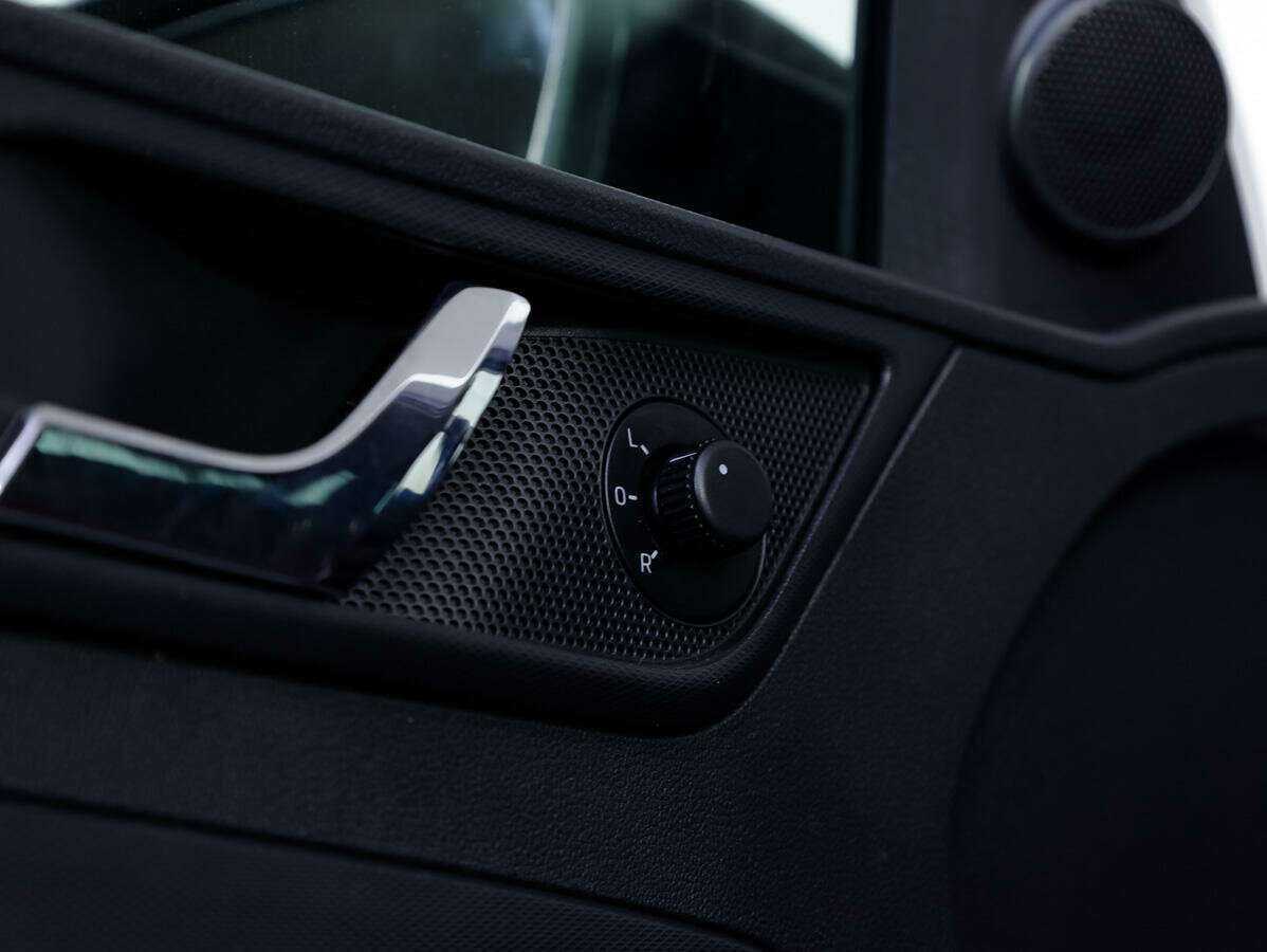 Skoda Rapid с пробегом — 2015 год. Фото: #17