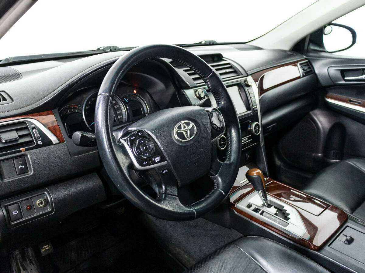 Toyota Camry с пробегом — 2012 год. Фото: #10
