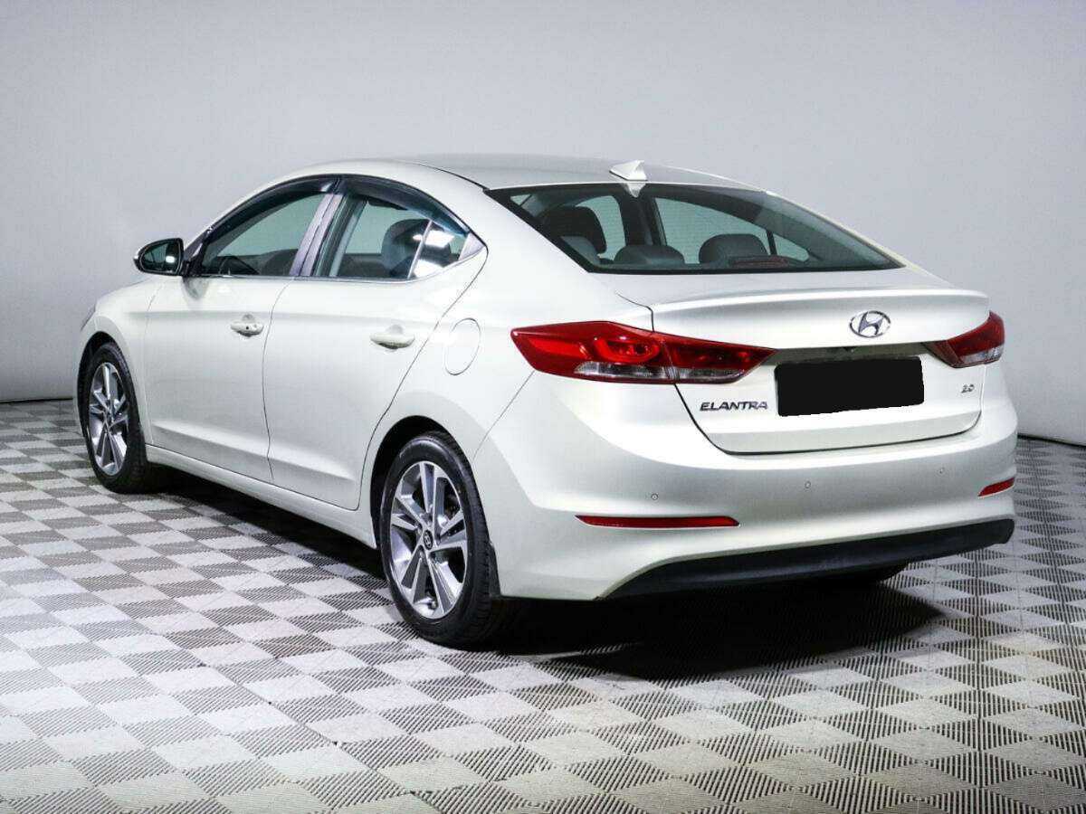 Hyundai Elantra с пробегом — 2018 год. Фото: #5