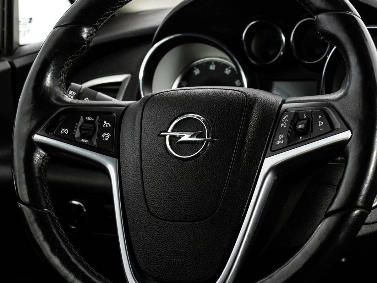 Opel Astra с пробегом — 2012 год. Фото: #8