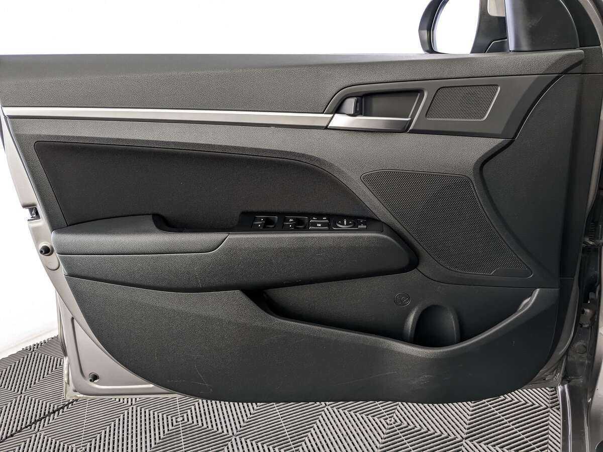 Hyundai Elantra с пробегом — 2019 год. Фото: #14