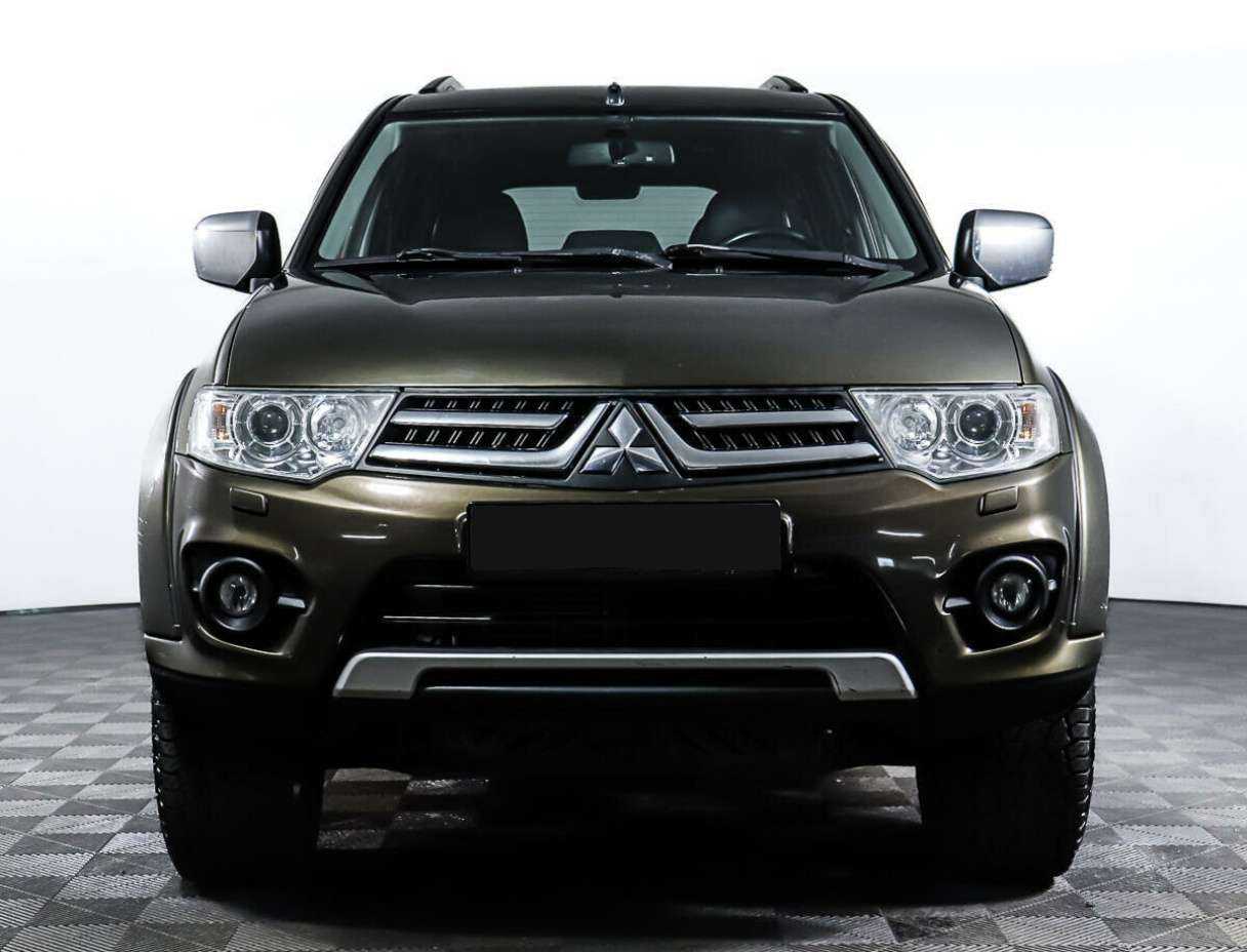 Mitsubishi Pajero Sport с пробегом — 2014 год. Фото: #1