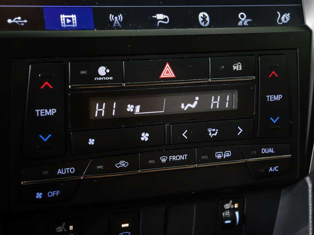 Toyota Camry с пробегом — 2017 год. Фото: #22