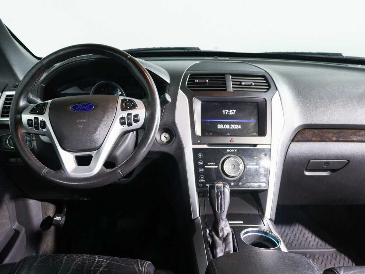Ford Explorer с пробегом — 2012 год. Фото: #11