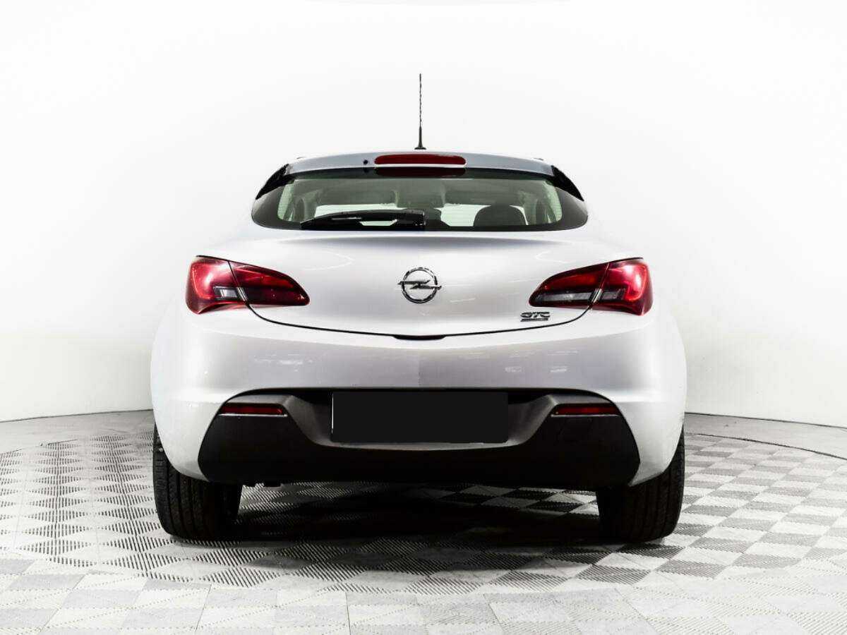 Opel Astra с пробегом — 2012 год. Фото: #5