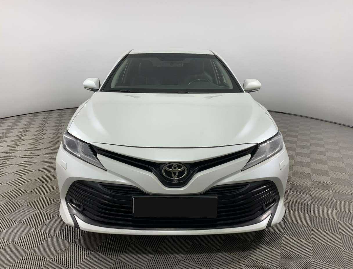 Toyota Camry с пробегом — 2020 год. Фото: #1