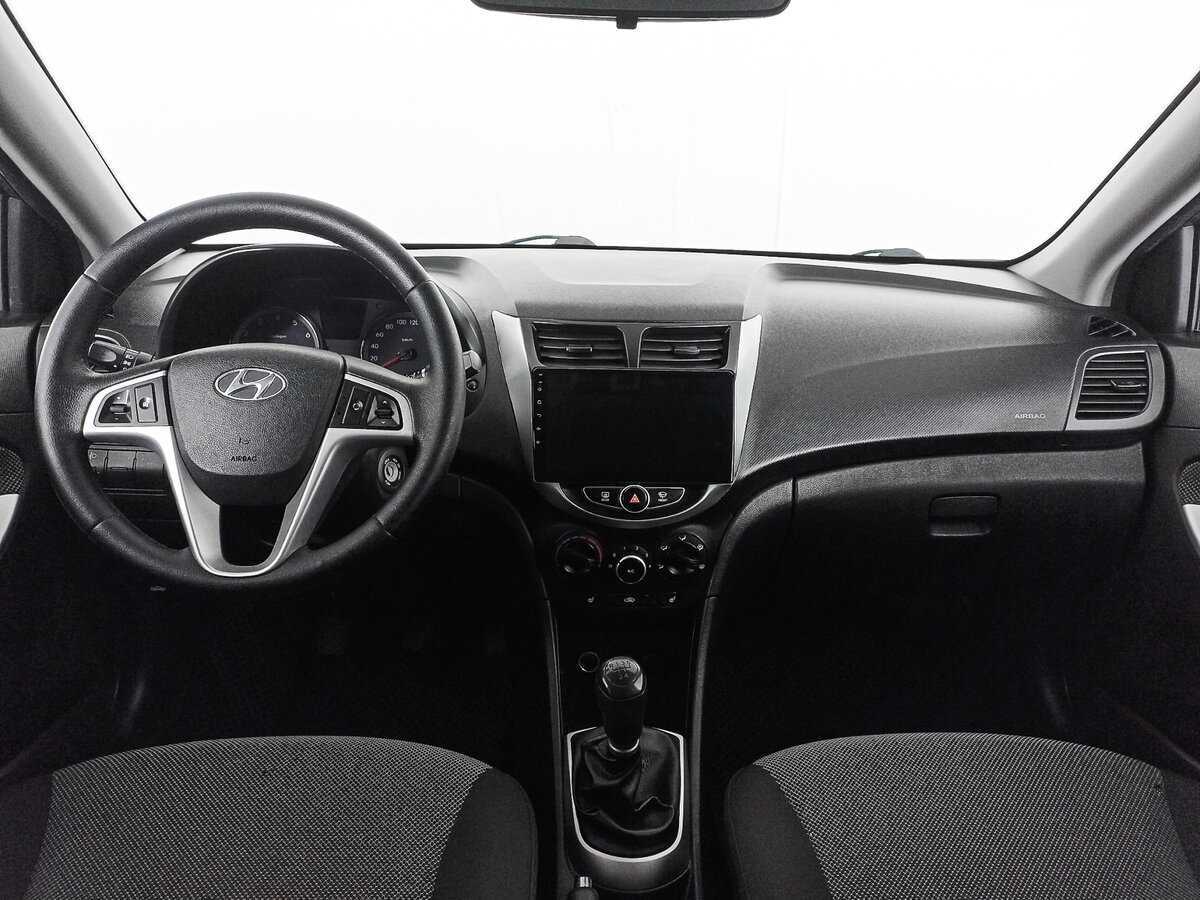 Hyundai Solaris с пробегом — 2014 год. Фото: #10