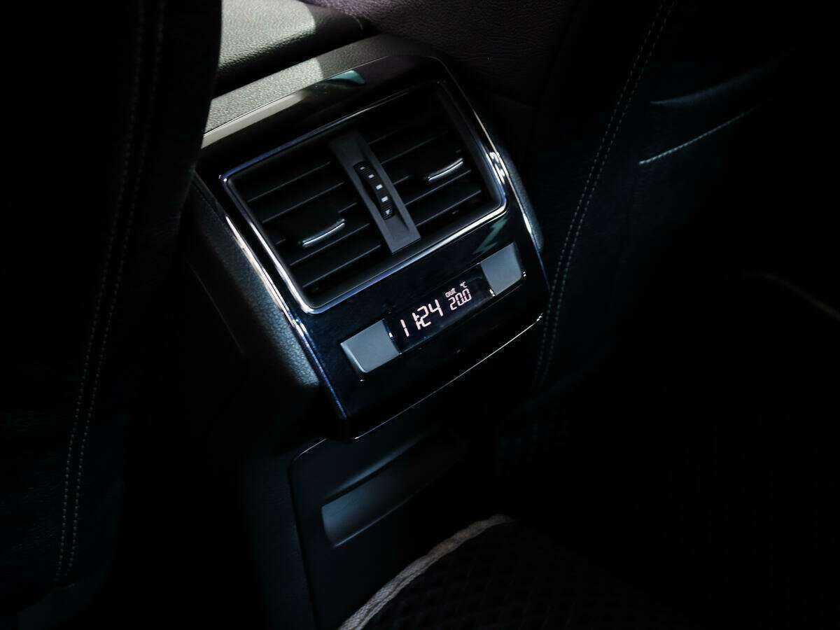 Skoda Superb с пробегом — 2015 год. Фото: #15