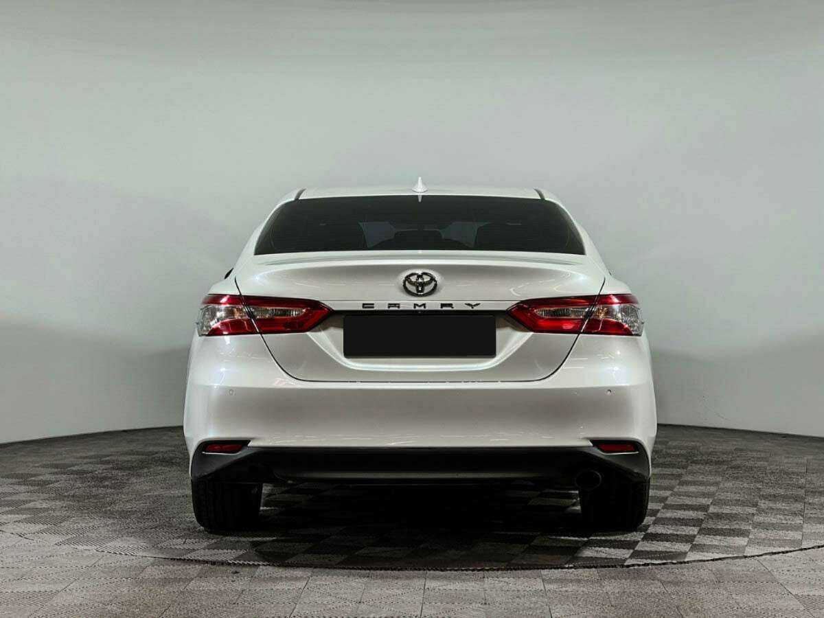 Toyota Camry с пробегом — 2018 год. Фото: #5