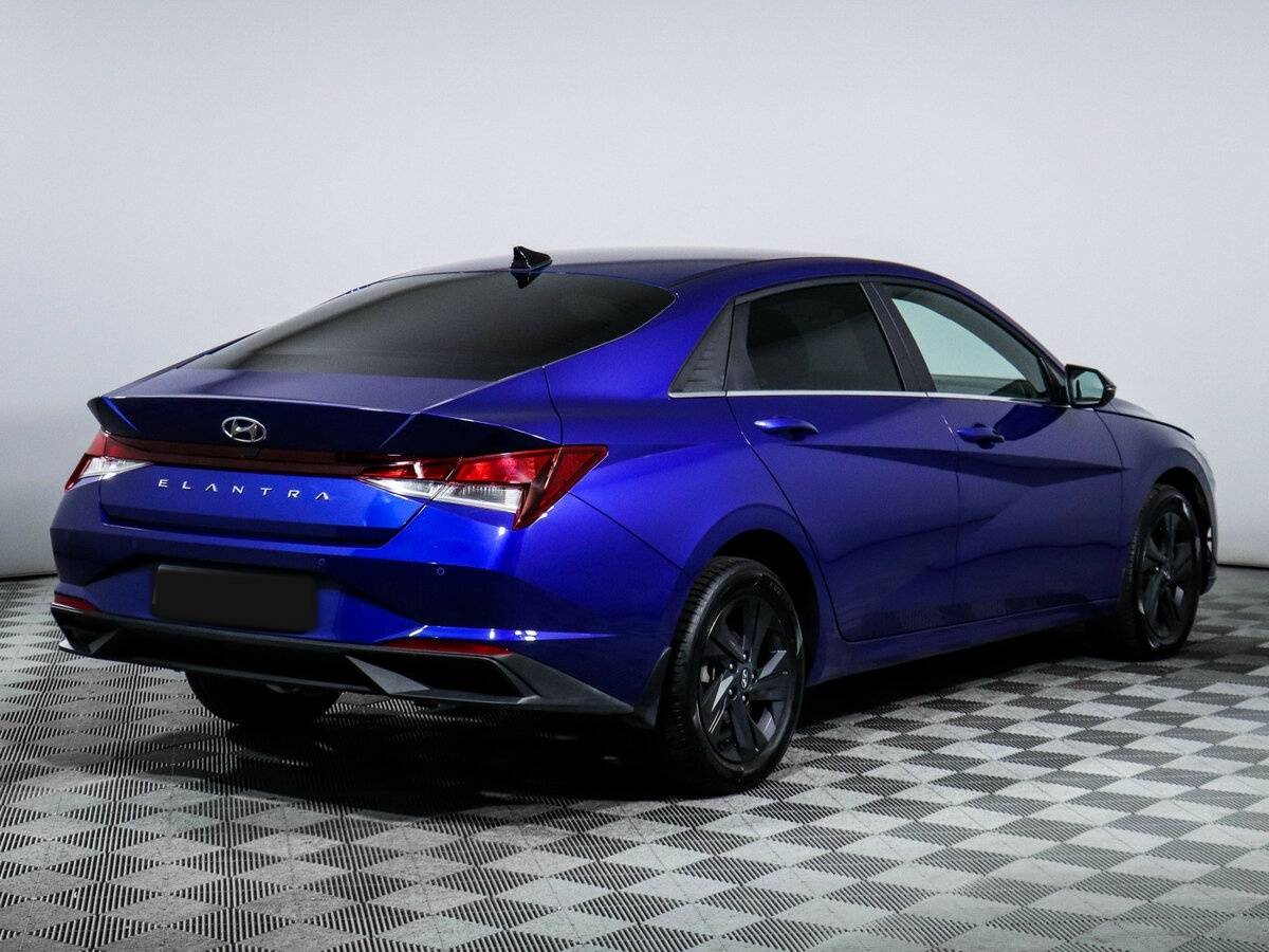 Hyundai Elantra с пробегом — 2021 год. Фото: #3