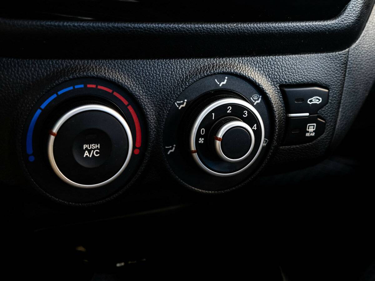Kia Rio с пробегом — 2012 год. Фото: #12