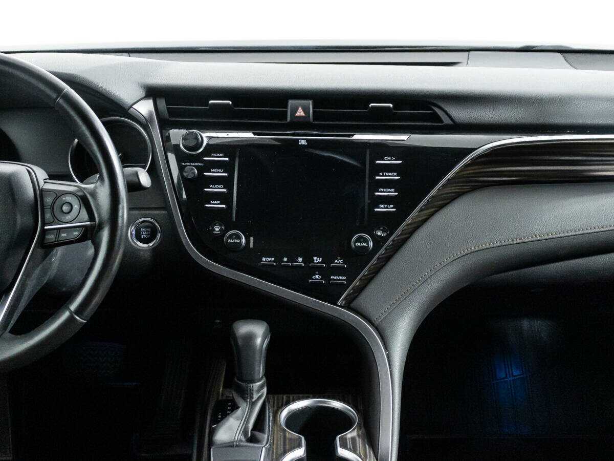 Toyota Camry с пробегом — 2018 год. Фото: #13