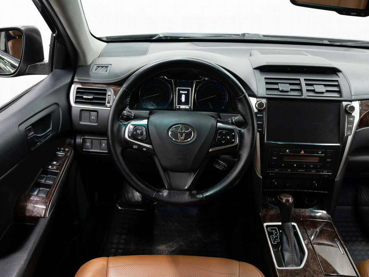 Toyota Camry с пробегом — 2017 год. Фото: #15