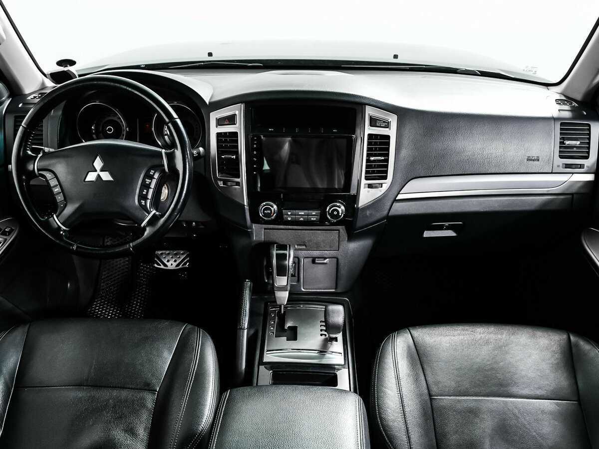 Mitsubishi Pajero с пробегом — 2015 год. Фото: #10