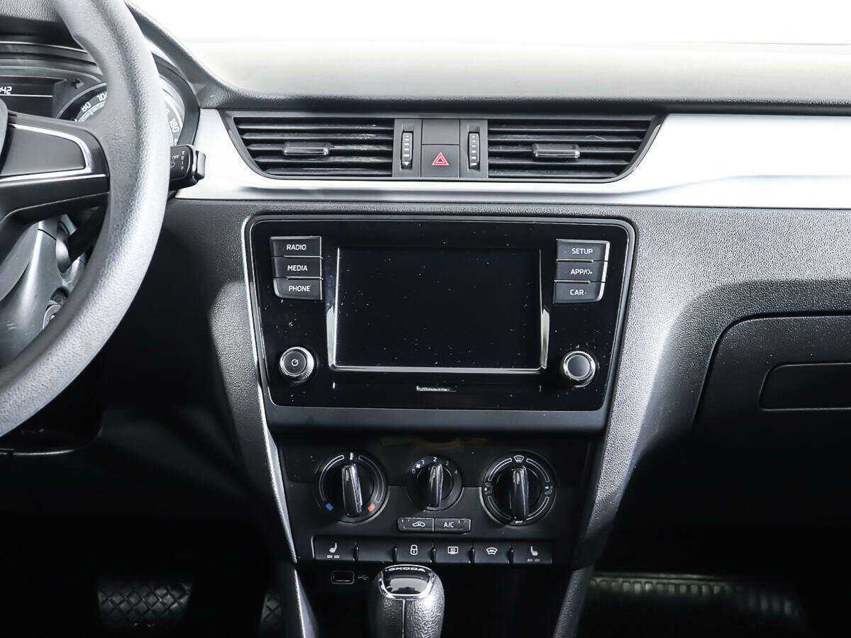 Skoda Rapid с пробегом — 2019 год. Фото: #11