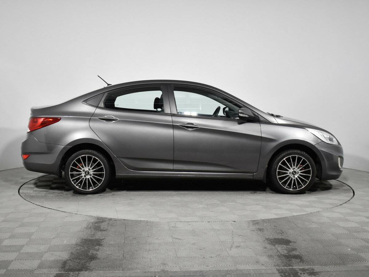 Hyundai Solaris с пробегом — 2013 год. Фото: #3