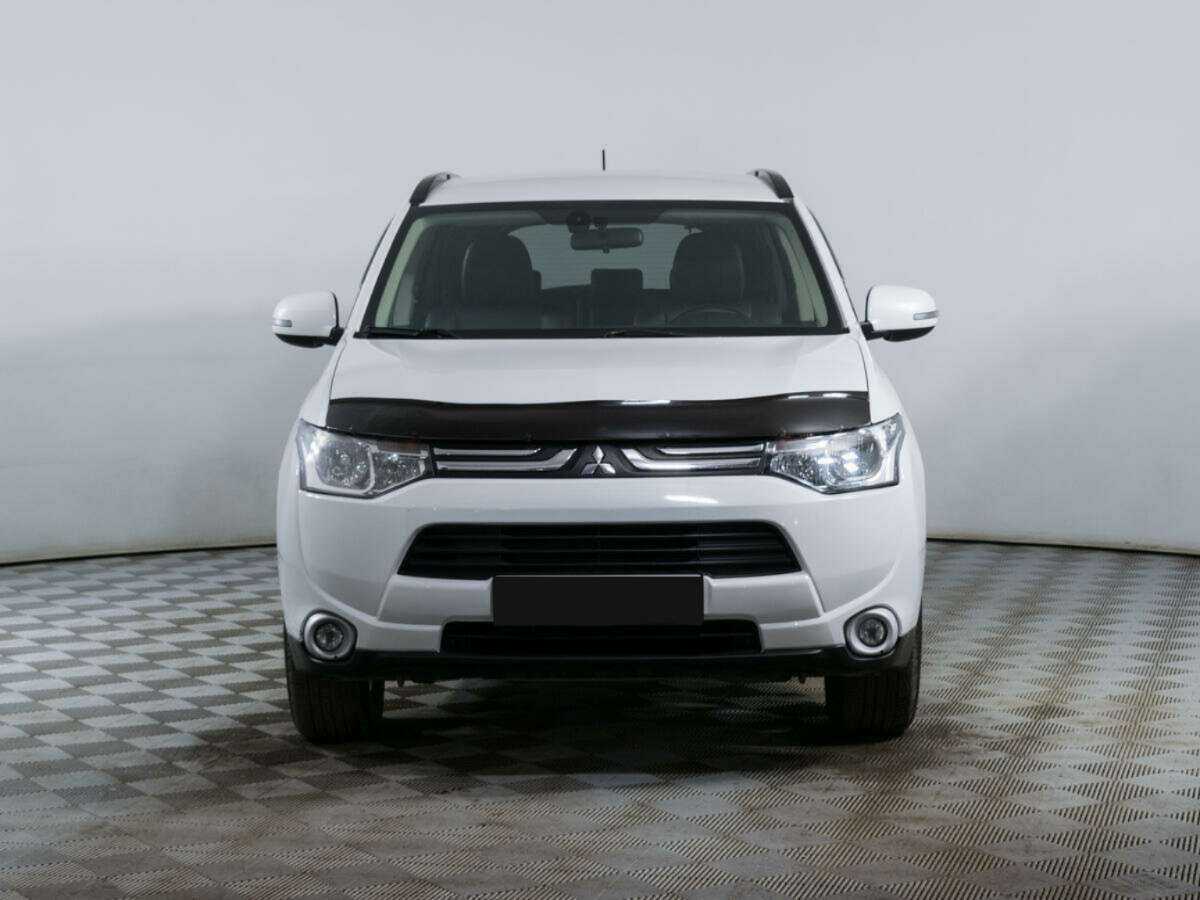 Mitsubishi Outlander с пробегом — 2012 год. Фото: #1