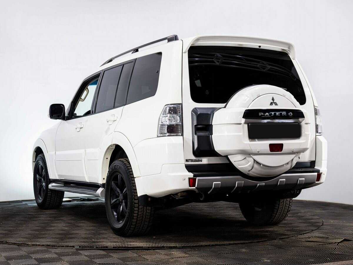 Mitsubishi Pajero с пробегом — 2013 год. Фото: #3