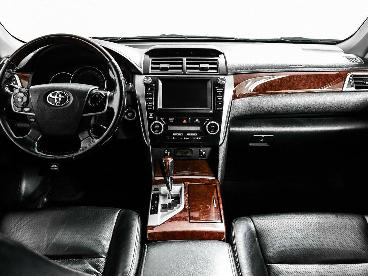 Toyota Camry с пробегом — 2012 год. Фото: #10