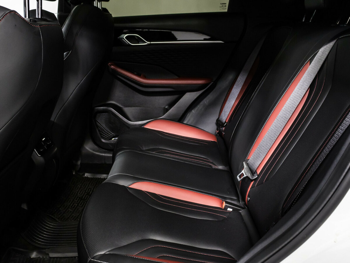 Geely Coolray с пробегом — 2023 год. Фото: #10