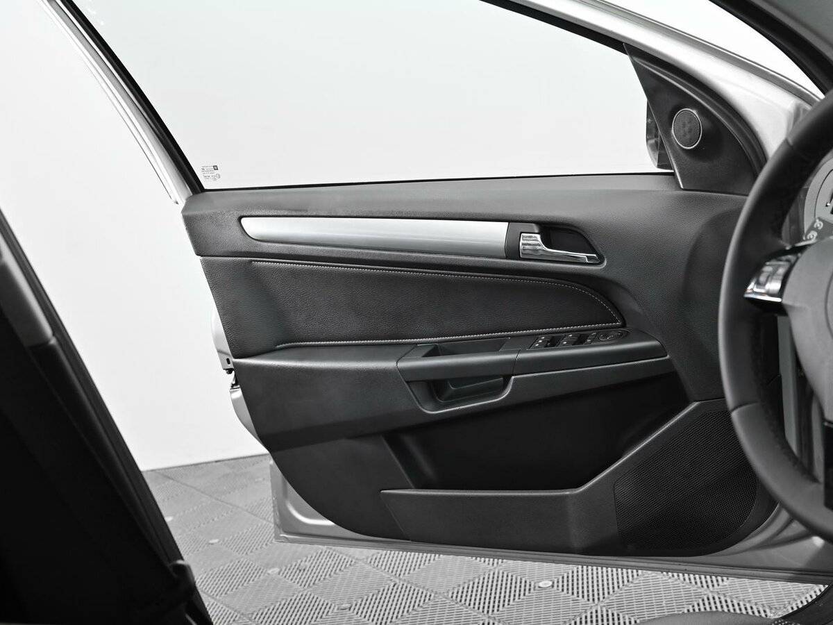 Opel Astra с пробегом — 2012 год. Фото: #5