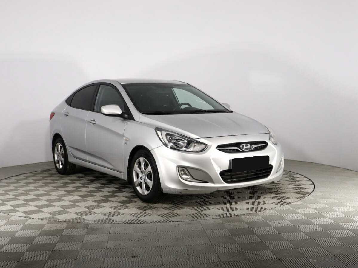 Hyundai Solaris с пробегом — 2012 год. Фото: #2