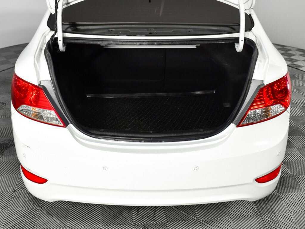 Hyundai Solaris с пробегом — 2013 год. Фото: #14