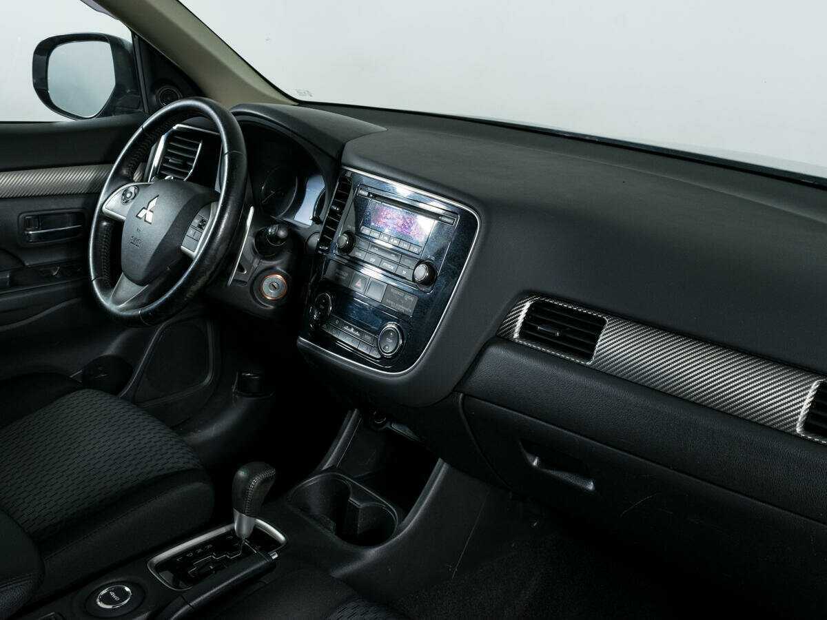 Mitsubishi Outlander с пробегом — 2012 год. Фото: #9