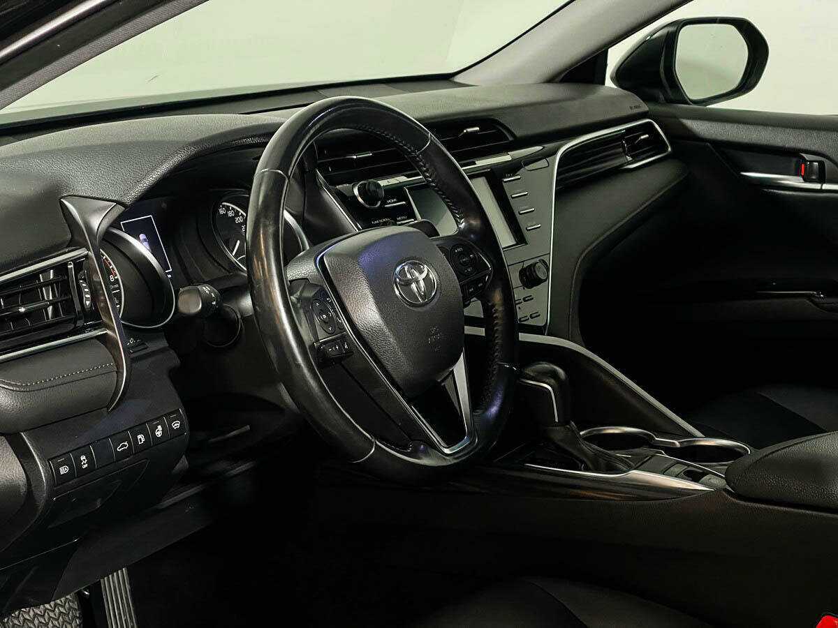 Toyota Camry с пробегом — 2018 год. Фото: #12