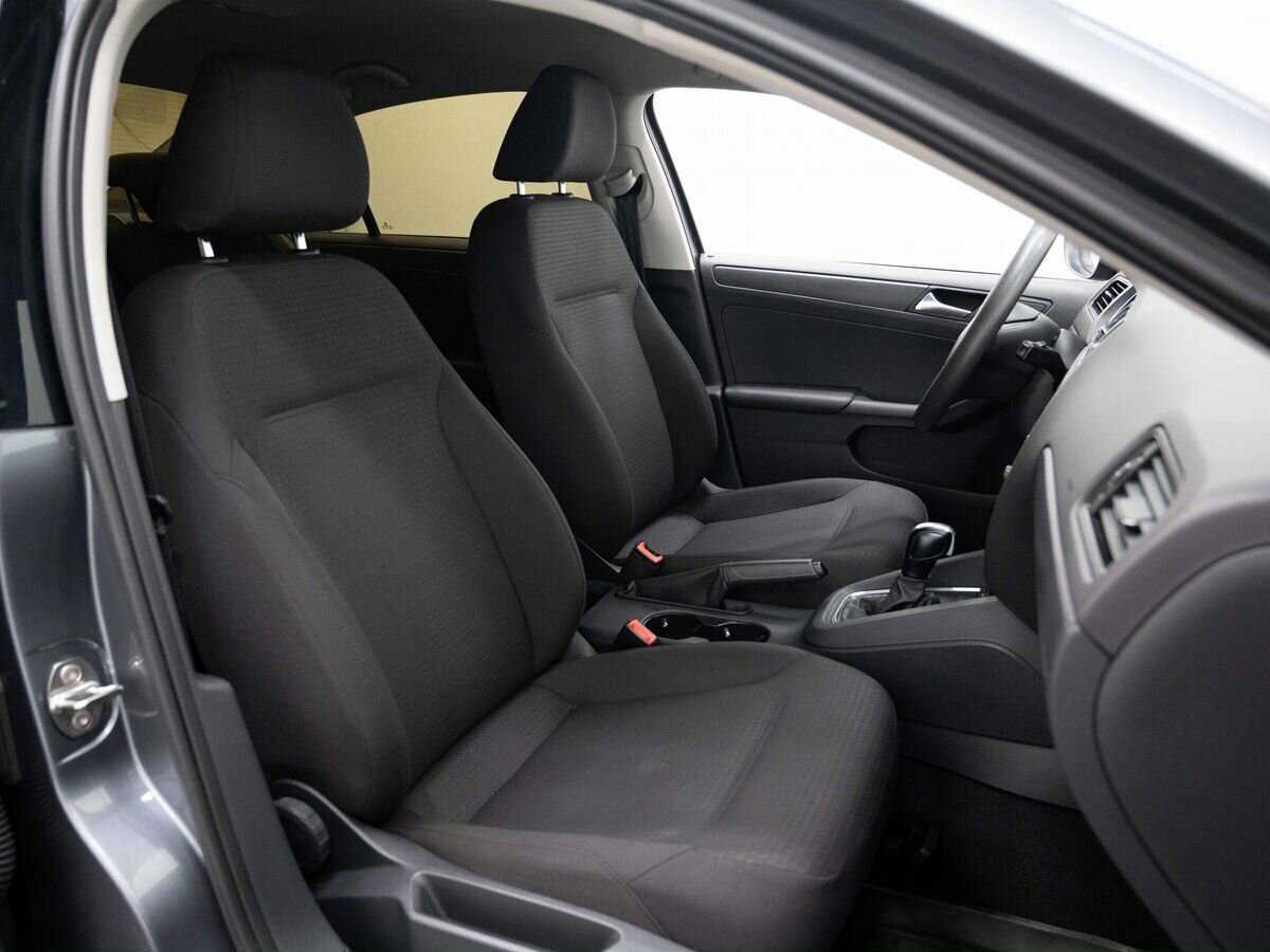 Volkswagen Jetta с пробегом — 2015 год. Фото: #10