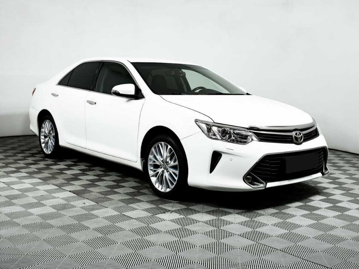 Toyota Camry с пробегом — 2015 год. Фото: #2