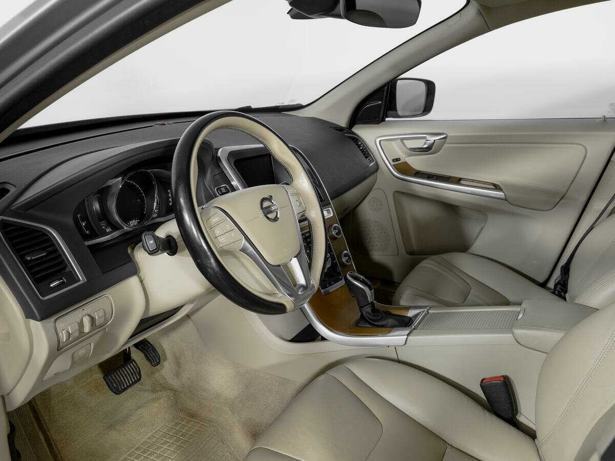 Volvo XC60 с пробегом — 2015 год. Фото: #14