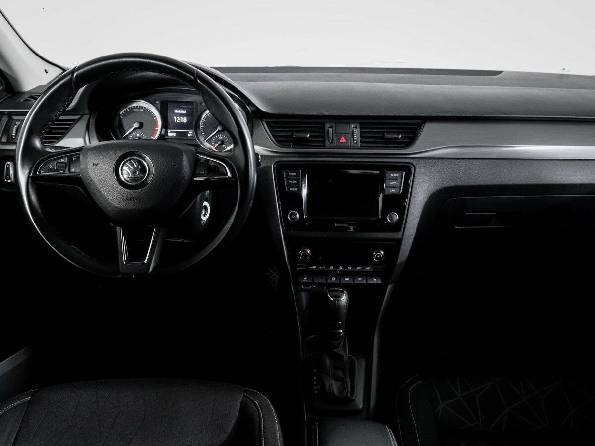 Skoda Rapid с пробегом — 2018 год. Фото: #11