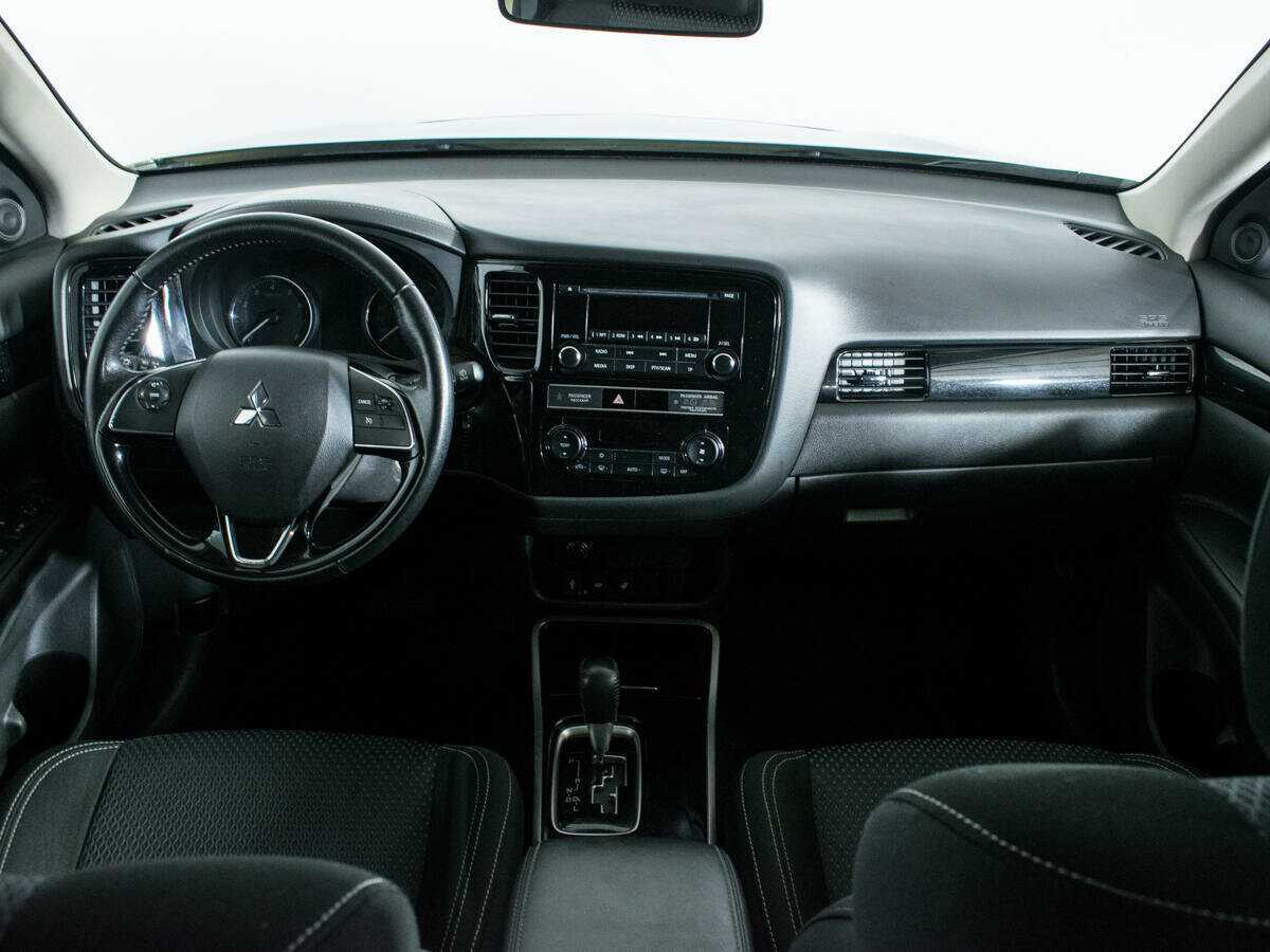 Mitsubishi Outlander с пробегом — 2019 год. Фото: #11
