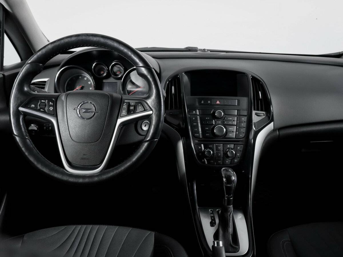 Opel Astra с пробегом — 2014 год. Фото: #9