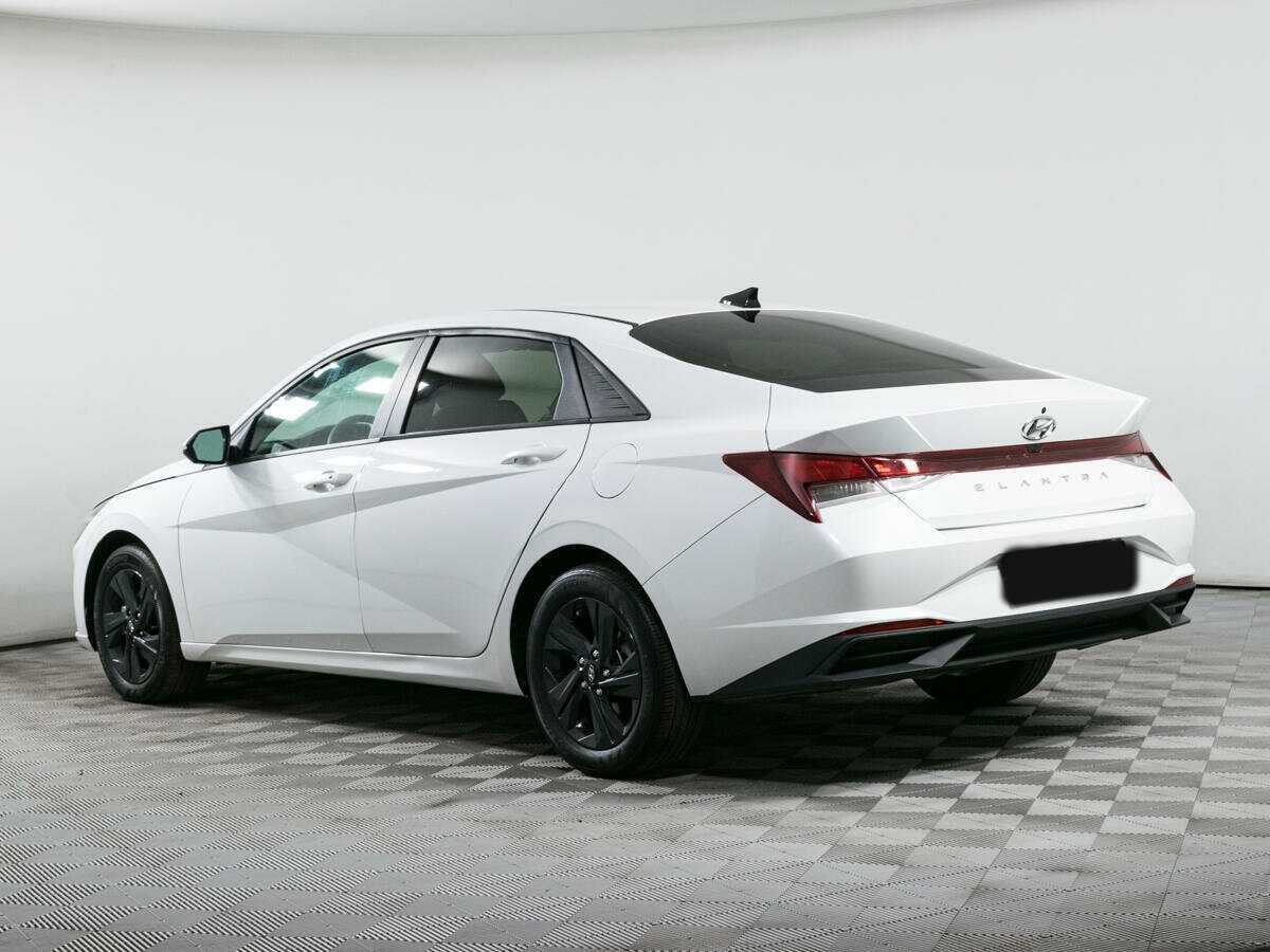 Hyundai Elantra с пробегом — 2021 год. Фото: #4