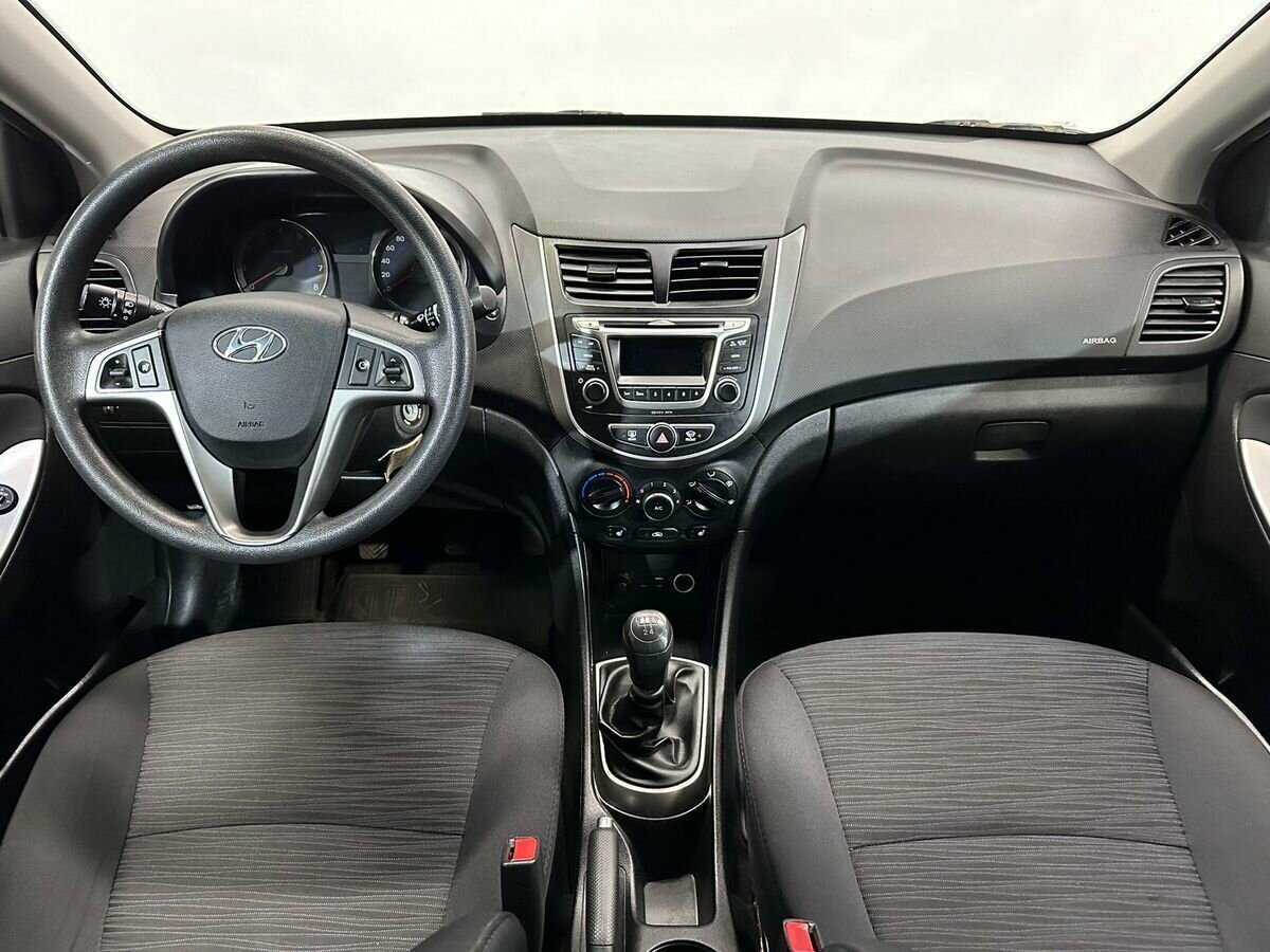 Hyundai Solaris с пробегом — 2015 год. Фото: #8